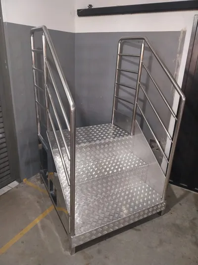 Escadas variadas em aço inox